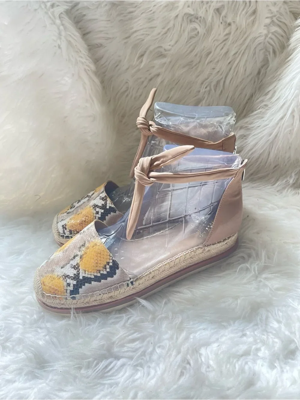 Vince Camuto vince camuto